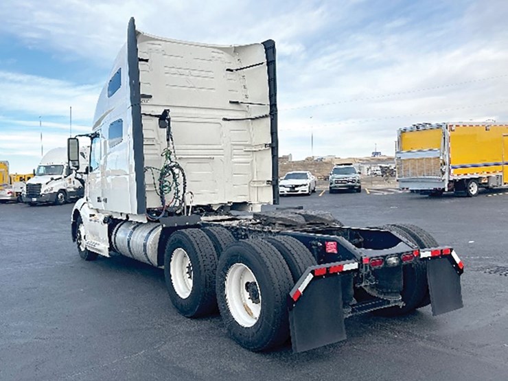 2023-volvo-vnl-760-image-2