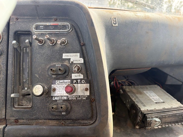 1984-ford-9000-image-26