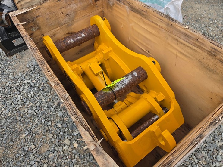 caterpillar-320-image-9