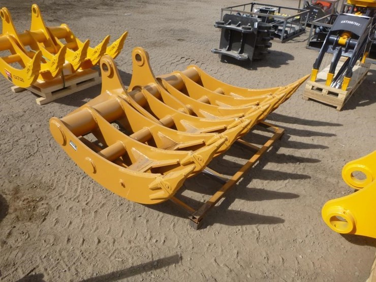 caterpillar-320-image-2