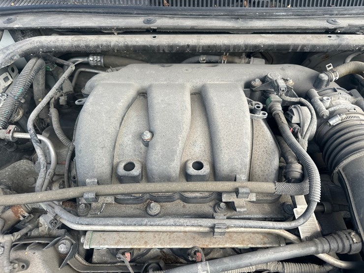 #2643-•-2015-ford-taurus-sedan-image-36