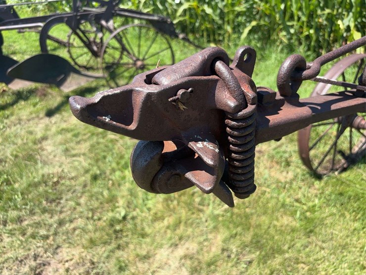 allis-chalmers-16”-one-bottom-pull-type-moldboard-plow-image-8
