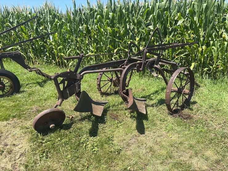 allis-chalmers-14”-two-bottom-pull-type-moldboard-plow-image-3