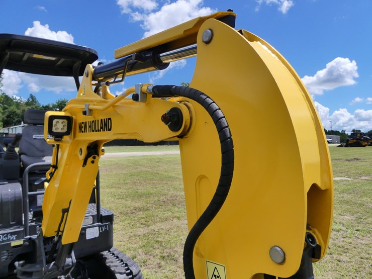 2023-new-holland-e17c-image-9