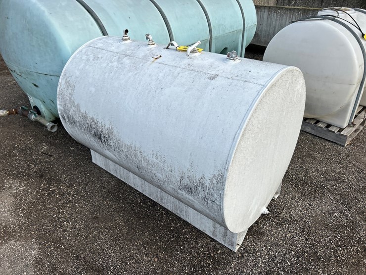 #2778-•-approx.5'x3'-tank-image-2