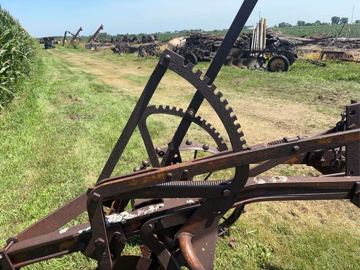 allis-chalmers-16”-one-bottom-pull-type-moldboard-plow-image-14