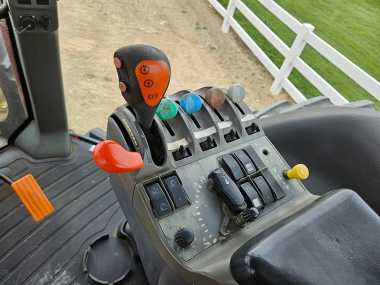 new-holland-tg285-image-31