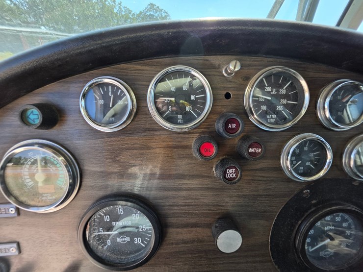 1985-peterbilt-359-image-92