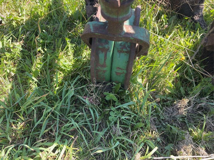 john-deere-front-mounted-cultivator-image-9