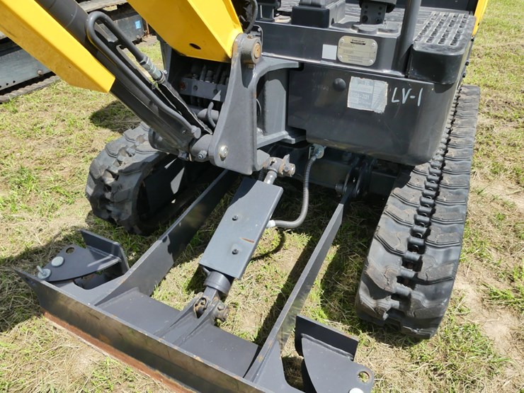 2023-new-holland-e17c-image-10