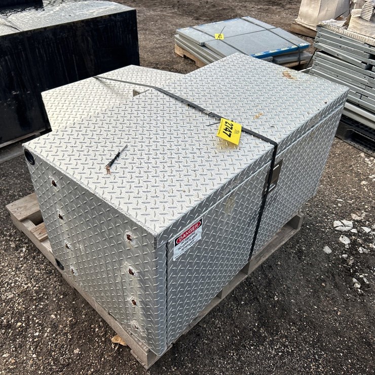 #2747 • (2) Toolboxes