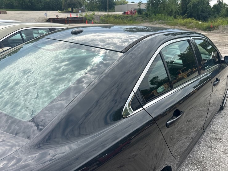 #2645-•-2012-ford-taurus-sedan-image-16