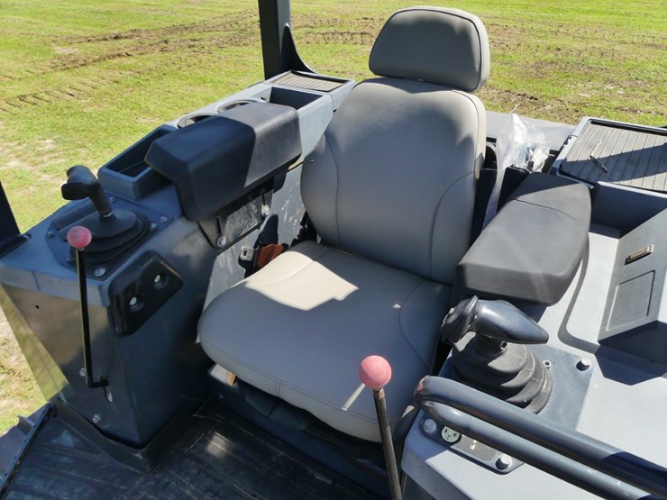 2019-deere-450k-lgp-image-12