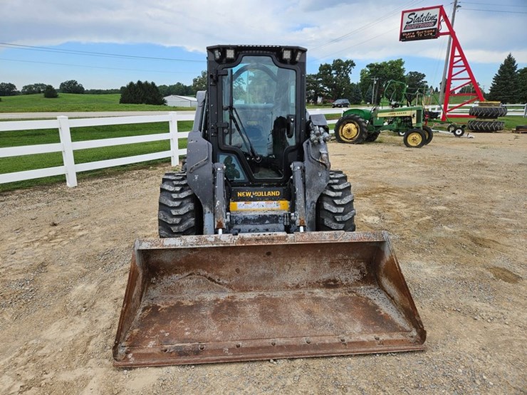 new-holland-l334-image-8