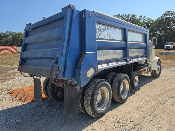 1985-peterbilt-359-image-7