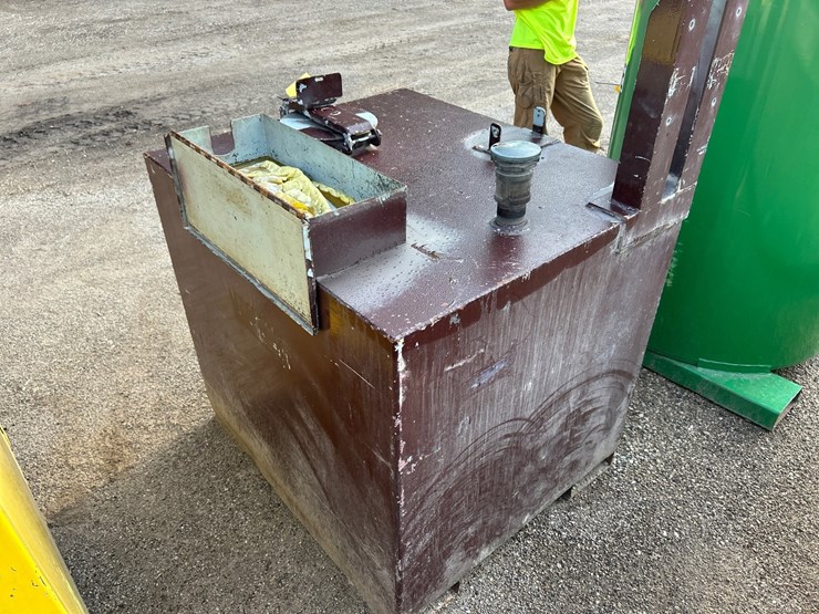 #2774-•-approx-250-gallon-forkable-transfer-tank-image-3