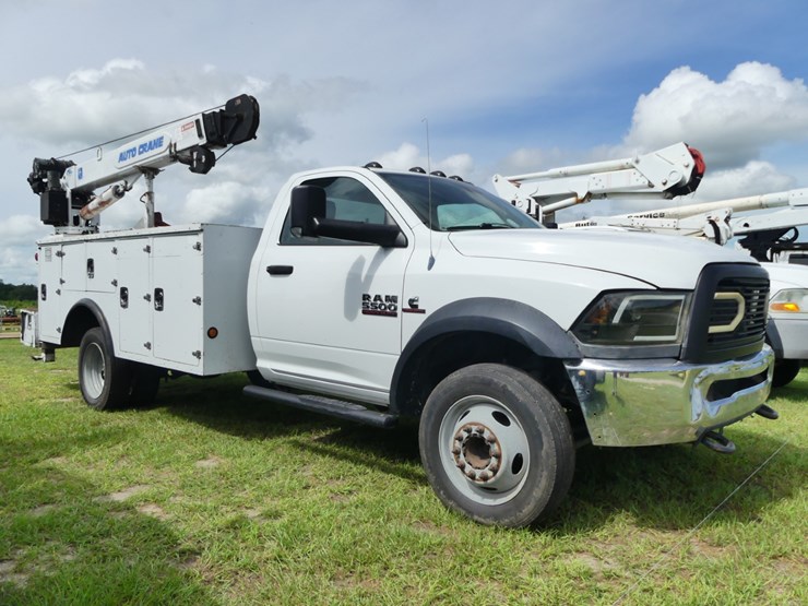 2014-dodge-ram-5500-image-1