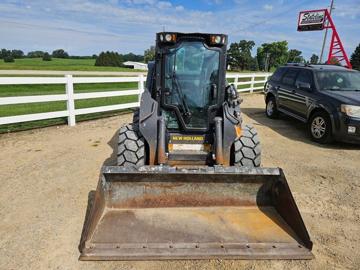 new-holland-l334-image-8