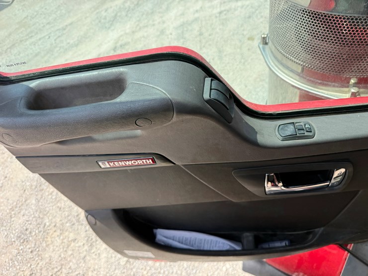2019-kenworth-t800-image-26