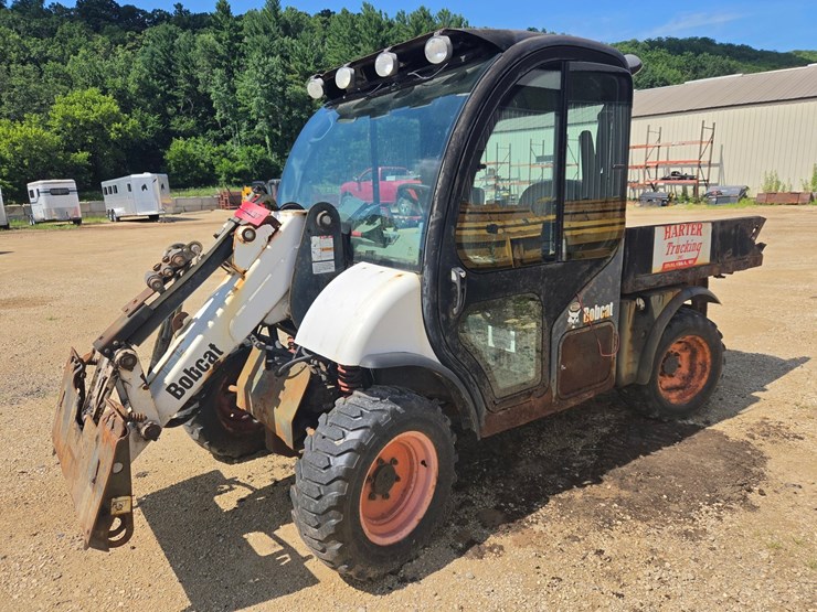 2004-bobcat-toolcat-5600-image-1