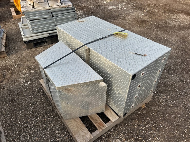 #2747-•-(2)-toolboxes-image-4
