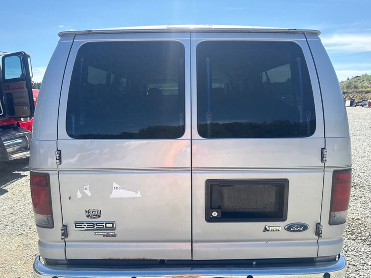 2010-ford-e350-image-18