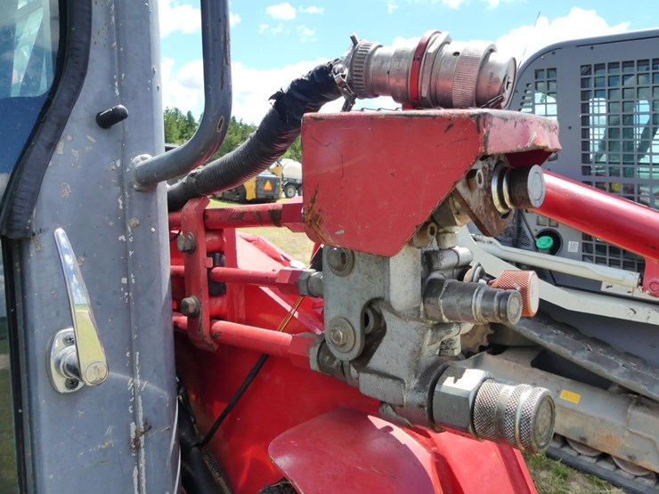 2015-takeuchi-tl8-image-13