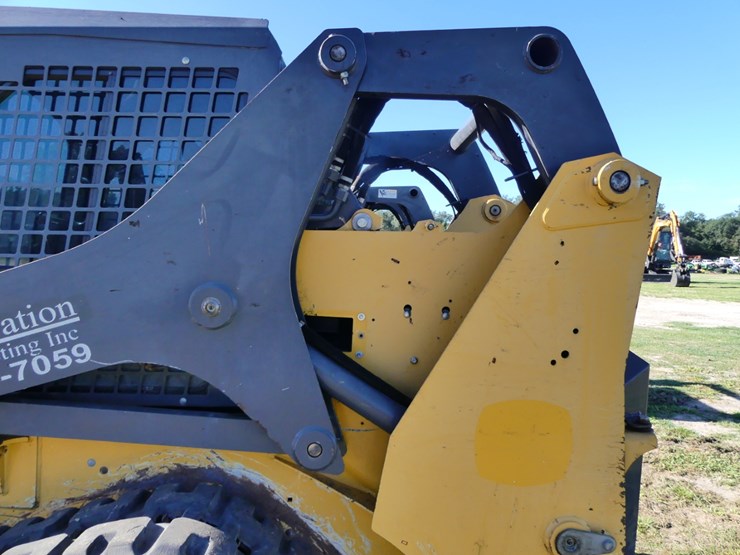 2017-deere-317g-image-8