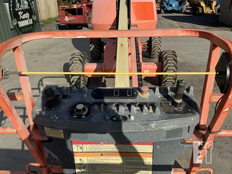 2021-jlg-400s-image-10