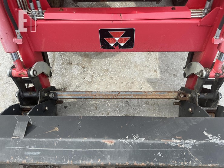 2015-massey-ferguson-1552-image-10