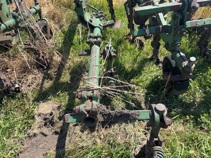 john-deere-front-mounted-cultivator-image-12
