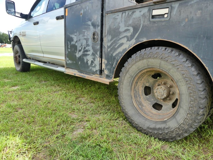 2017-dodge-ram-3500-image-10