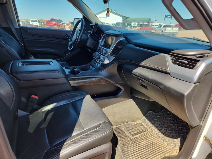 2015-chevrolet-tahoe-lt-image-19