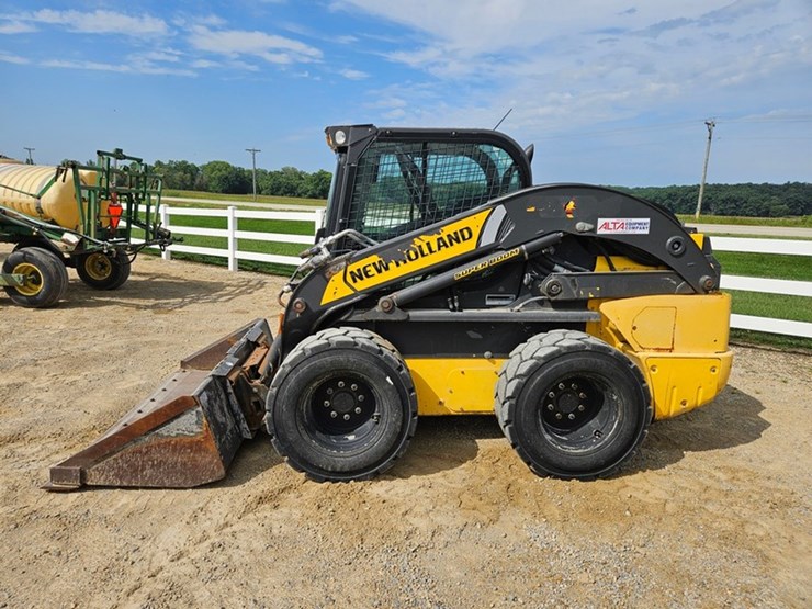 new-holland-l334-image-2