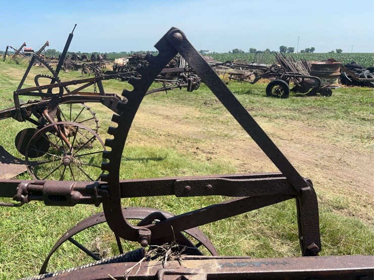 allis-chalmers-14”-two-bottom-pull-type-moldboard-plow-image-18