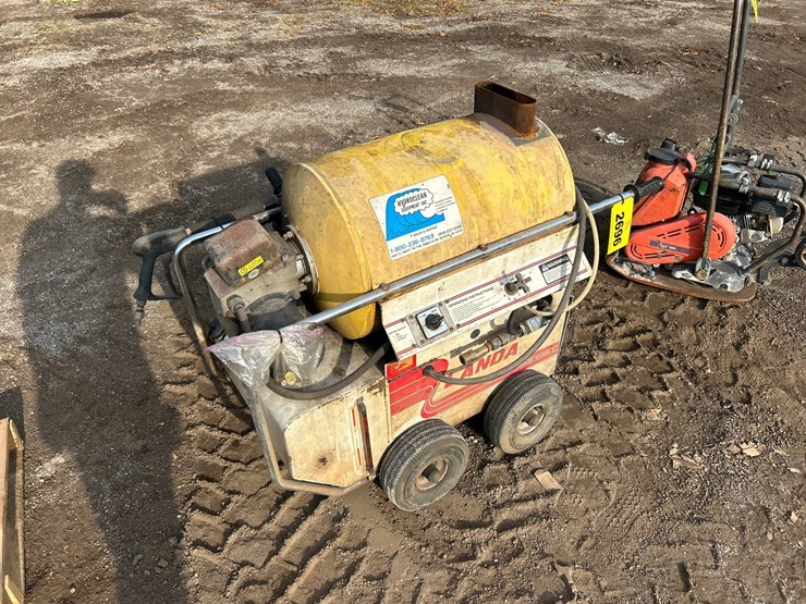 #2696-•-landa-hot-pressure-washer-image-1