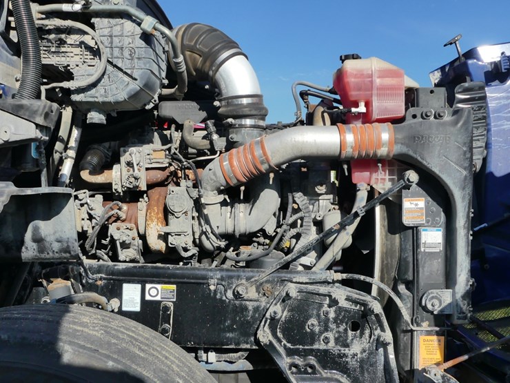 2017-peterbilt-579-image-17
