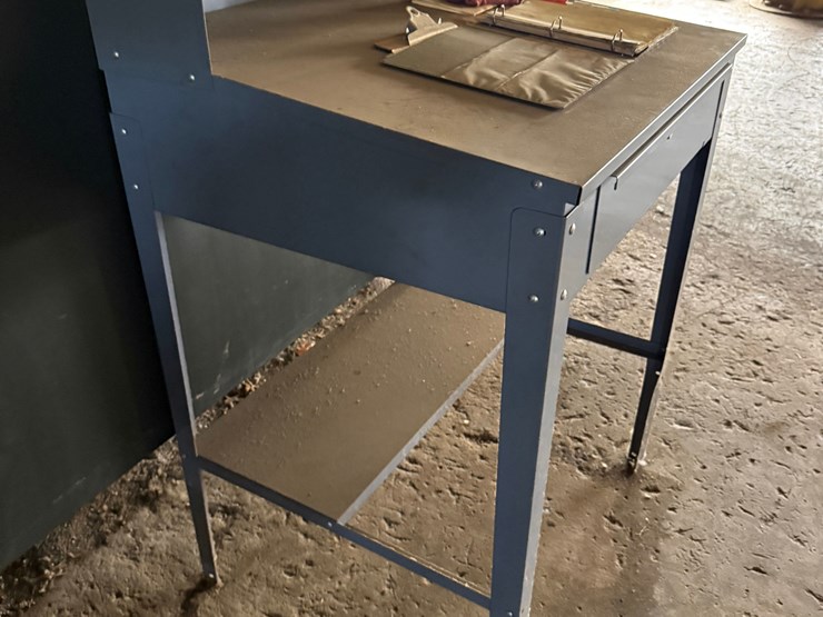 30”x35”x53”-stand-up-metal-desk-image-2