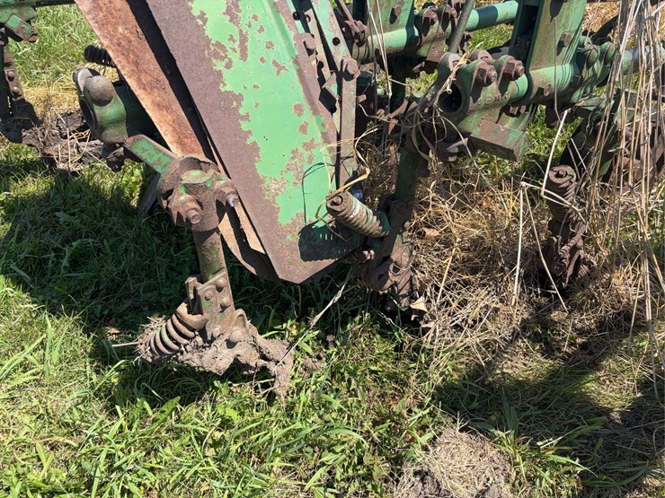 john-deere-front-mounted-cultivator-image-15