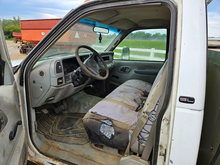 2000-gmc-3500-image-17