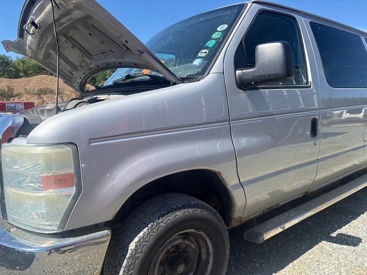 2010-ford-e350-image-16