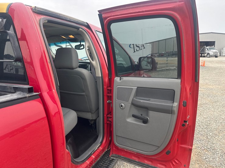 2008-dodge-2500-image-29