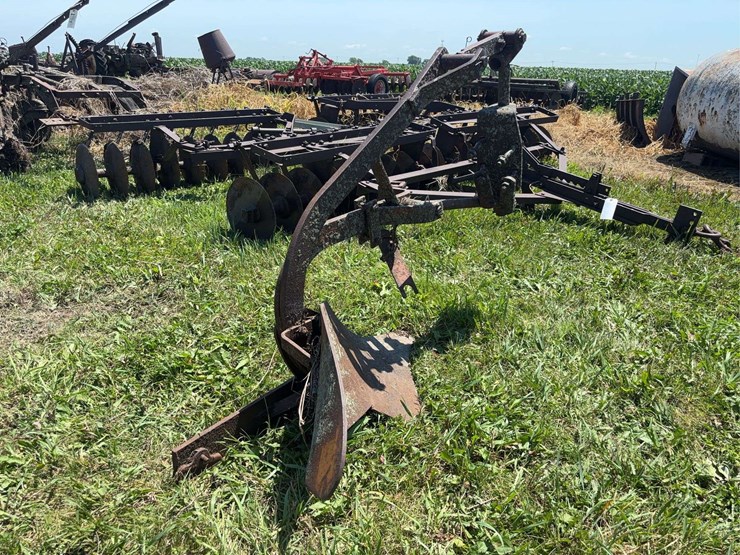 allis-chalmers-14”-one-bottom-moldboard-plow-image-3