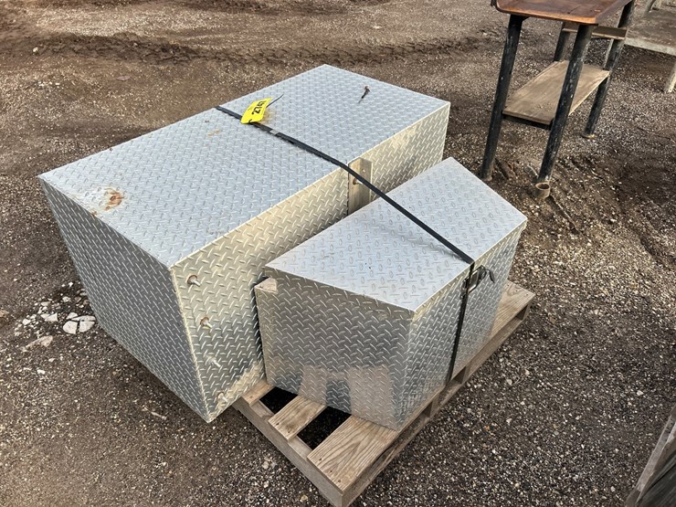 #2747-•-(2)-toolboxes-image-3