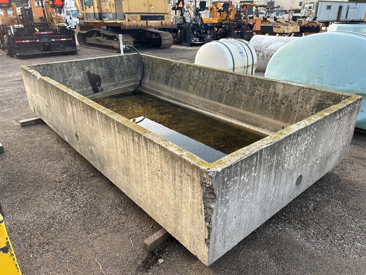 #2776-•-approx-86"w-x-164"l-concrete-basin-image-4