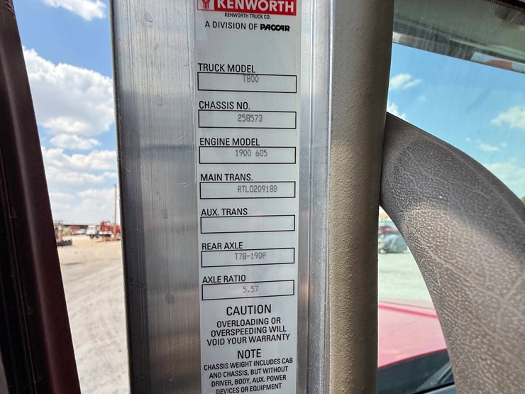 2019-kenworth-t800-image-15