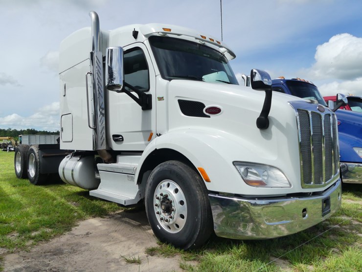 2018-peterbilt-579-image-1