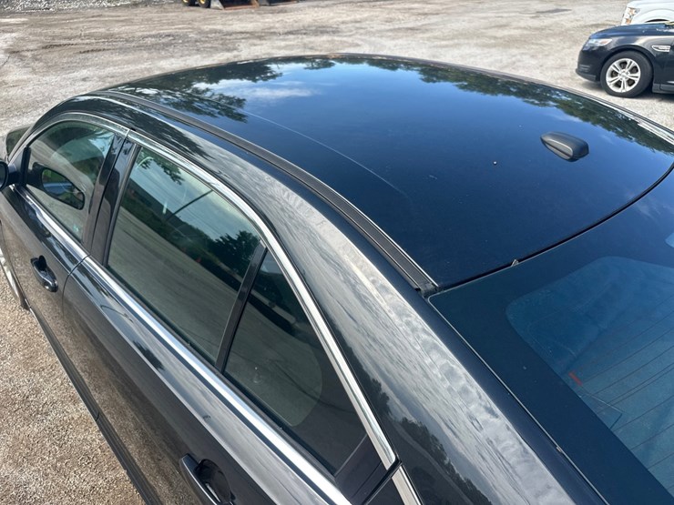 #2642-•-2013-ford-taurus-sedan-image-11