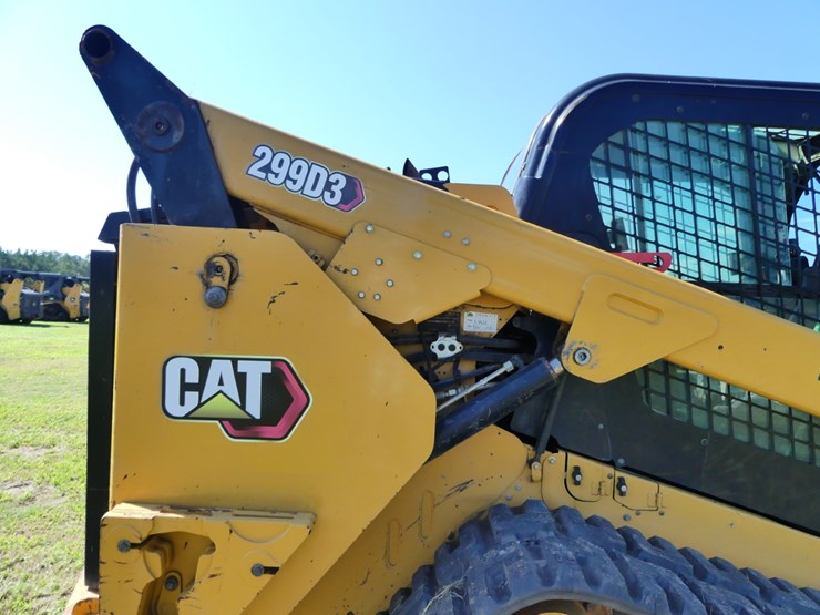 2022-caterpillar-299d3-image-8