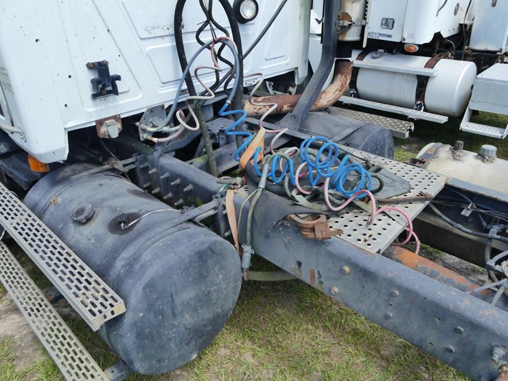 2000-mack-ch612-image-8